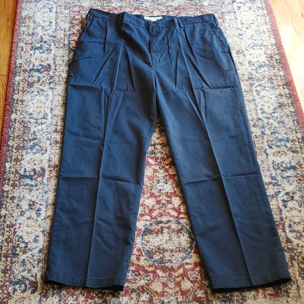 Amazon Essentials blue chino / khaki pants 42x32L comfortable & stylish